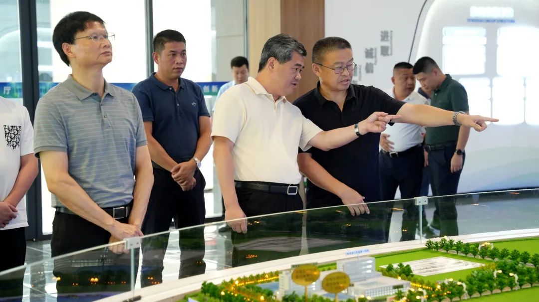 福建省漳州市龙海区委书记黄劲武一行到东晓生物考察调研(图2) 图片